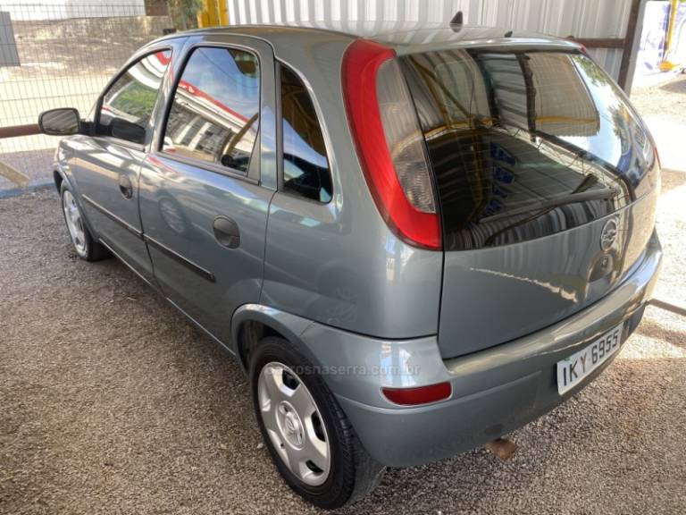 CHEVROLET - CORSA - 2003/2003 - Prata - R$ 19.900,00
