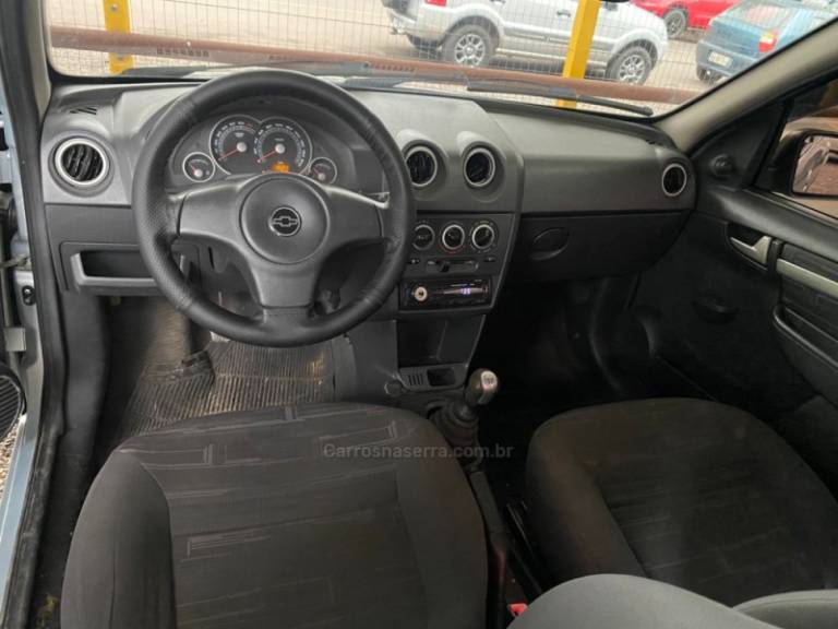 CHEVROLET - PRISMA - 2010/2011 - Prata - R$ 31.900,00