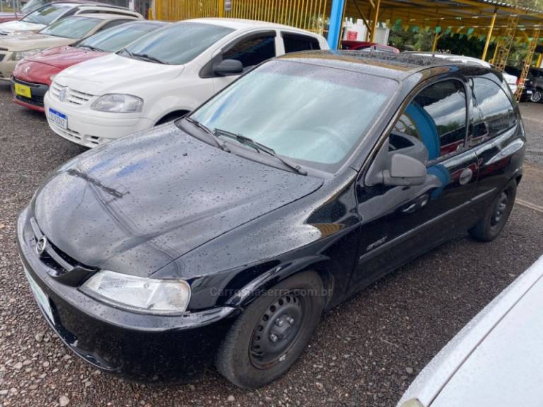 CHEVROLET - CELTA - 2004/2005 - Preta - R$ 16.900,00