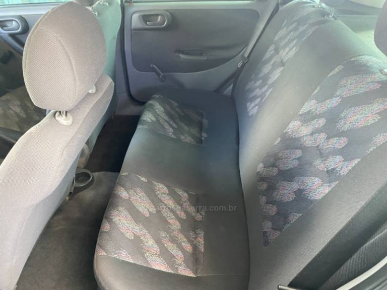 CHEVROLET - CORSA - 2003/2003 - Prata - R$ 19.900,00