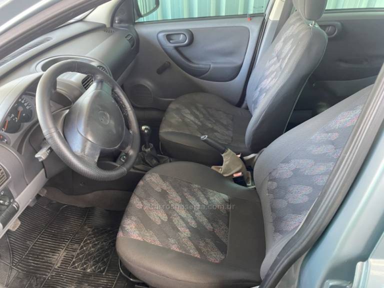 CHEVROLET - CORSA - 2003/2003 - Prata - R$ 19.900,00