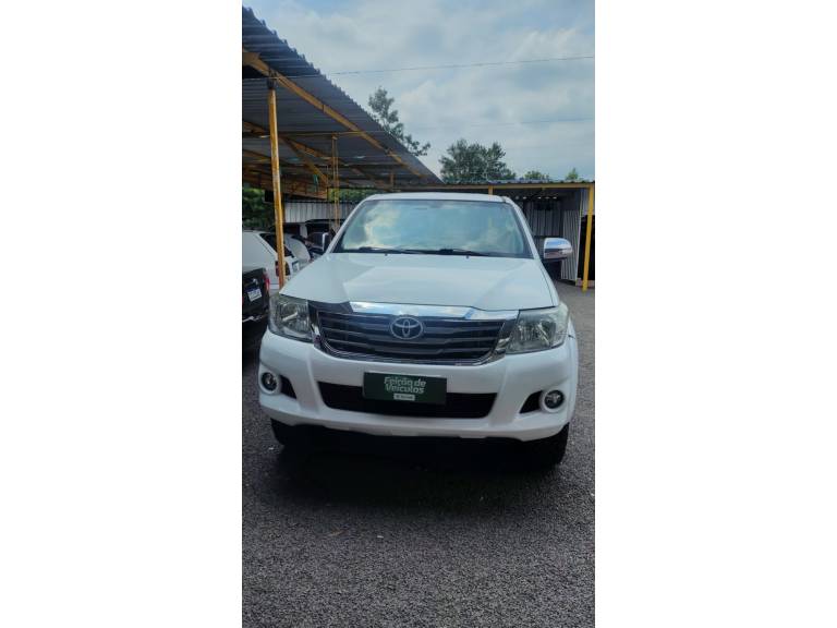 TOYOTA - HILUX - 2014/2014 - Branca - R$ 124.900,00