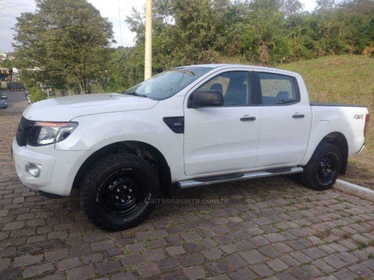FORD - RANGER - 2014/2014 - Branca - R$ 79.900,00
