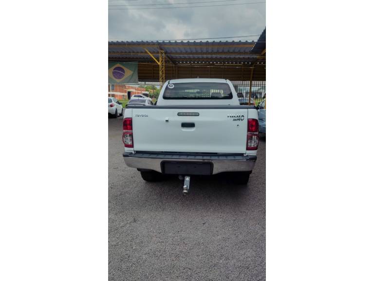 TOYOTA - HILUX - 2014/2014 - Branca - R$ 124.900,00