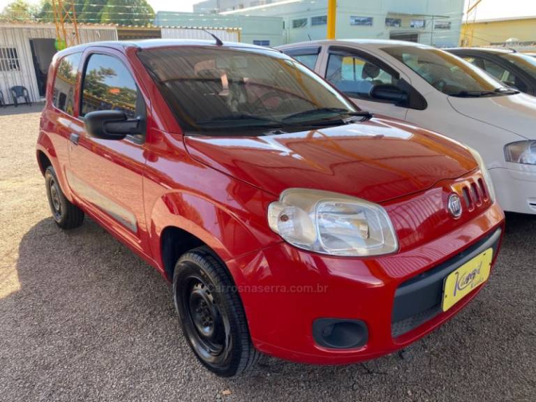 FIAT - UNO - 2012/2013 - Vermelha - R$ 27.900,00