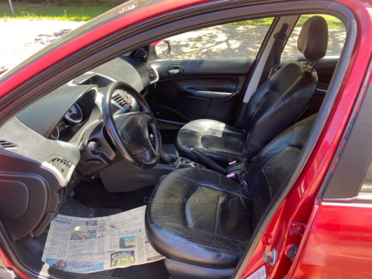 PEUGEOT - 207 - 2010/2011 - Vermelha - R$ 22.900,00