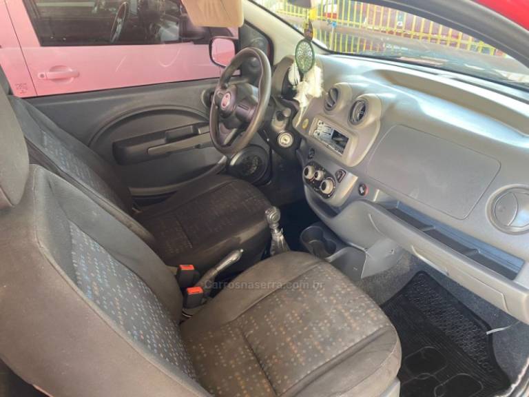 FIAT - UNO - 2012/2013 - Vermelha - R$ 27.900,00