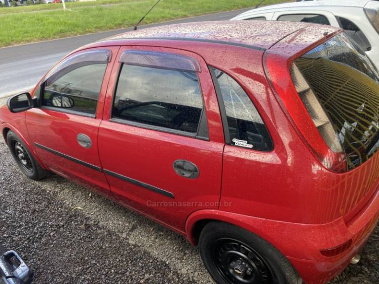 CHEVROLET - CORSA - 2004/2004 - Vermelha - R$ 19.900,00