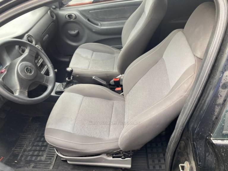 CHEVROLET - CELTA - 2004/2005 - Preta - R$ 16.900,00