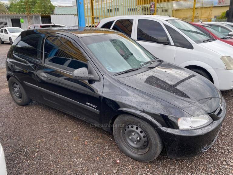 CHEVROLET - CELTA - 2004/2005 - Preta - R$ 16.900,00