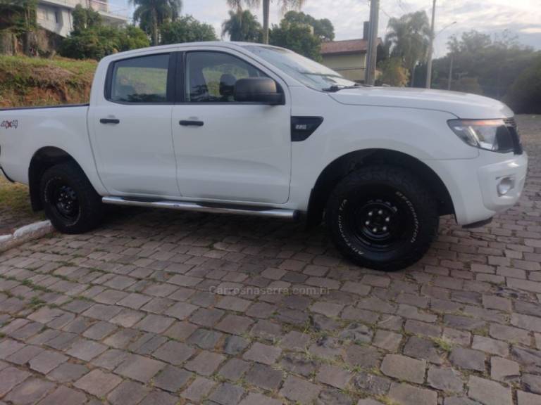 FORD - RANGER - 2014/2014 - Branca - R$ 79.900,00