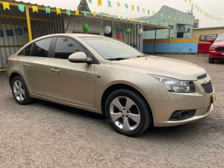 CHEVROLET - CRUZE - 2011/2012 - Dourada - R$ 56.900,00