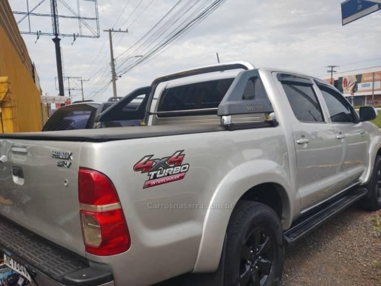TOYOTA - HILUX - 2011/2012 - Prata - R$ 129.900,00