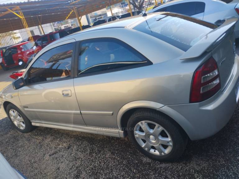 CHEVROLET - ASTRA - 2005/2005 - Bege - R$ 25.900,00