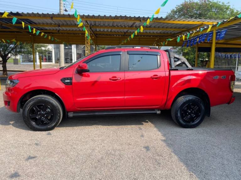 FORD - RANGER - 2021/2022 - Vermelha - R$ 169.900,00