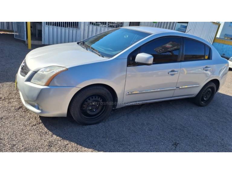 NISSAN - SENTRA - 2010/2011 - Prata - R$ 32.900,00