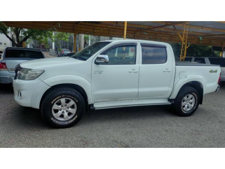 TOYOTA - HILUX - 2014/2014 - Branca - R$ 124.900,00