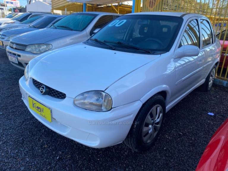 CHEVROLET - CORSA - 2000/2000 - Branca - R$ 17.900,00