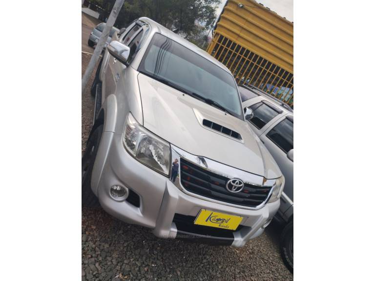 TOYOTA - HILUX - 2011/2012 - Prata - R$ 129.900,00