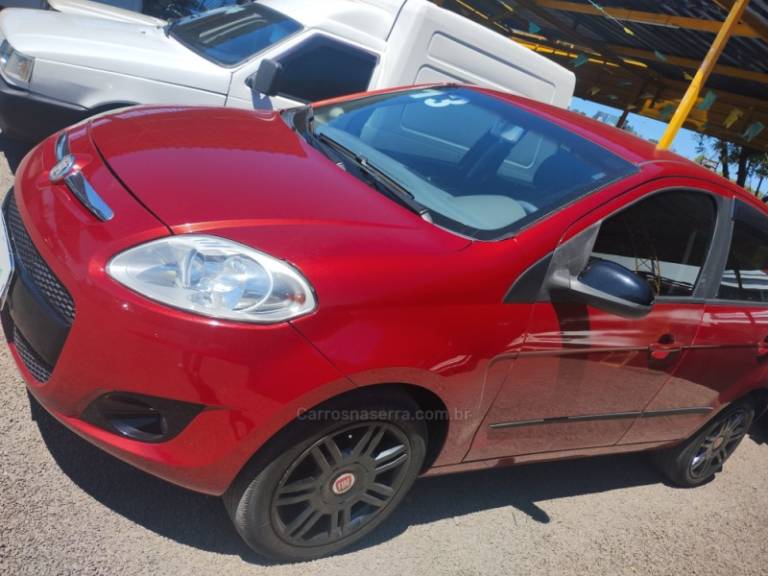 FIAT - PALIO - 2013/2013 - Vermelha - R$ 37.900,00