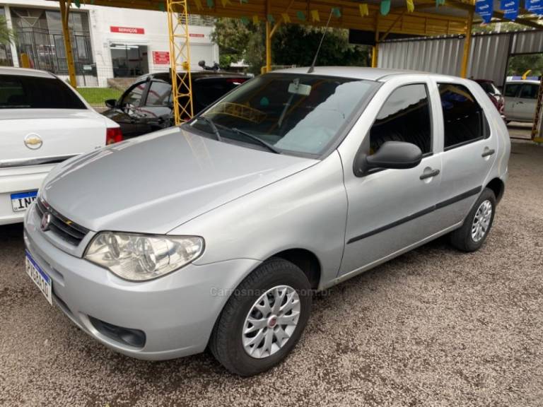 FIAT - PALIO - 2015/2015 - Prata - R$ 27.900,00