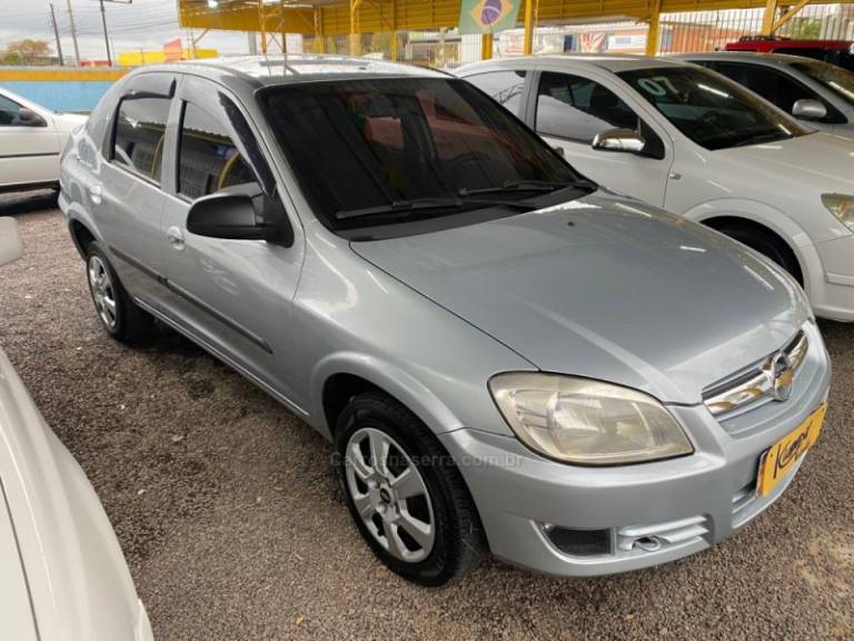 CHEVROLET - PRISMA - 2010/2011 - Prata - R$ 31.900,00