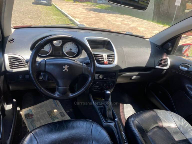 PEUGEOT - 207 - 2010/2011 - Vermelha - R$ 22.900,00