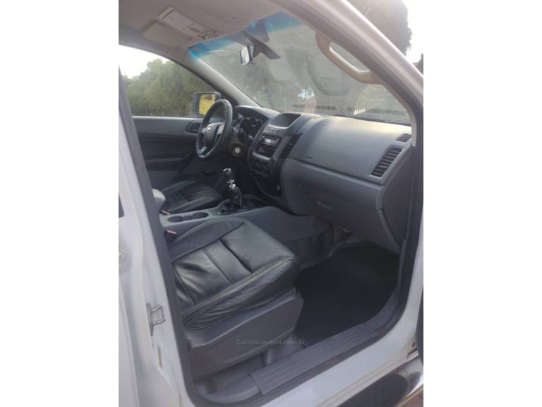 FORD - RANGER - 2014/2014 - Branca - R$ 79.900,00