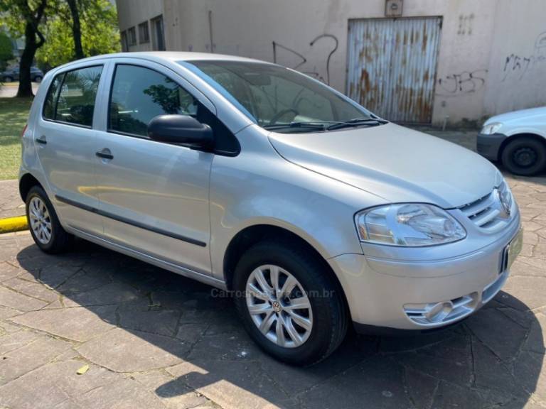 VOLKSWAGEN - FOX - 2005/2006 - Prata - R$ 27.900,00