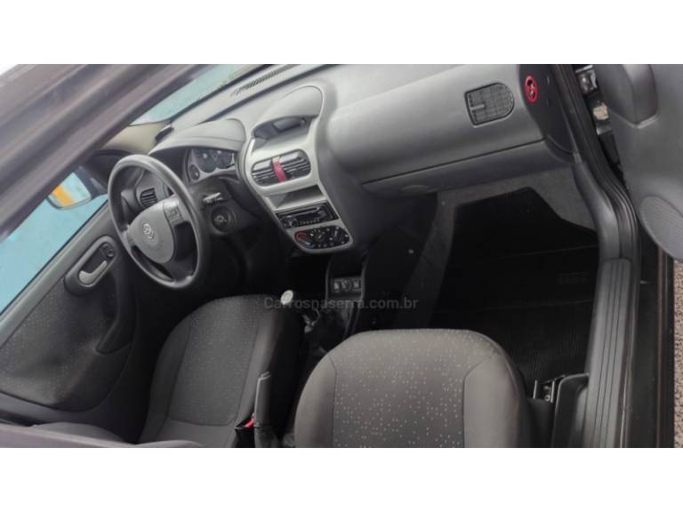 CHEVROLET - CORSA - 2011/2012 - Preta - R$ 30.900,00