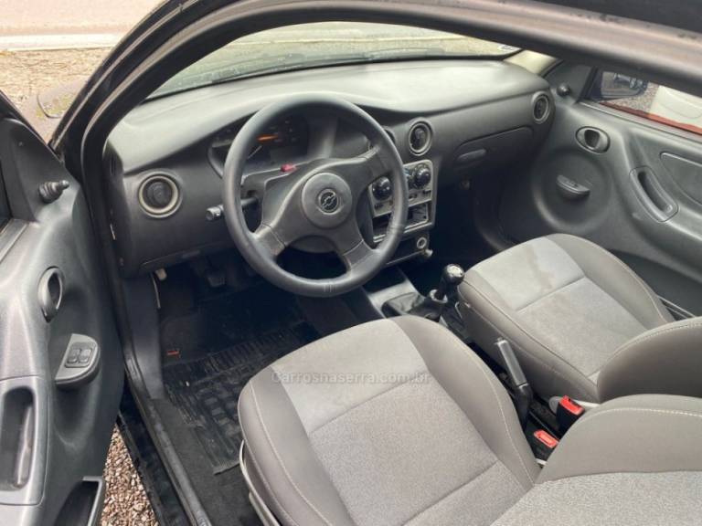 CHEVROLET - CELTA - 2004/2005 - Preta - R$ 16.900,00