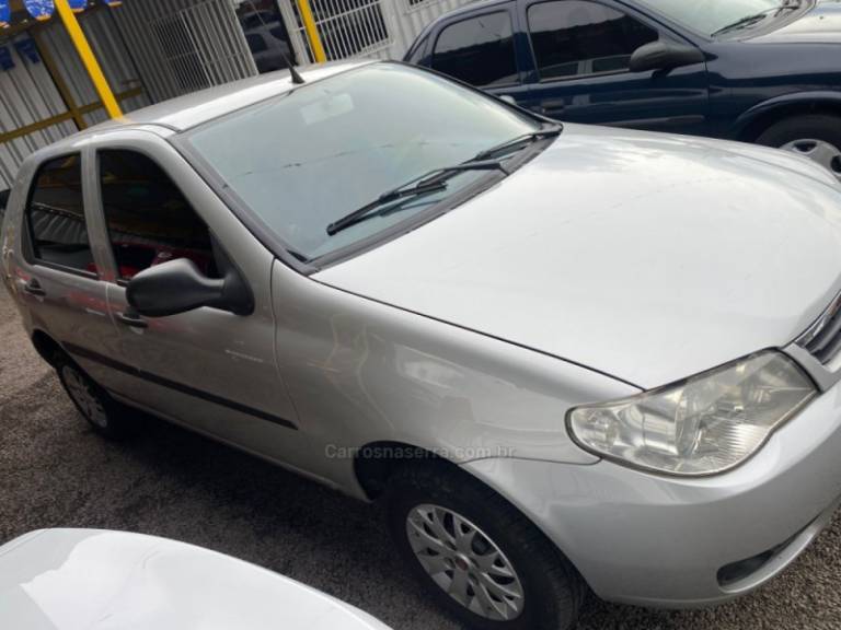 FIAT - PALIO - 2015/2015 - Prata - R$ 27.900,00